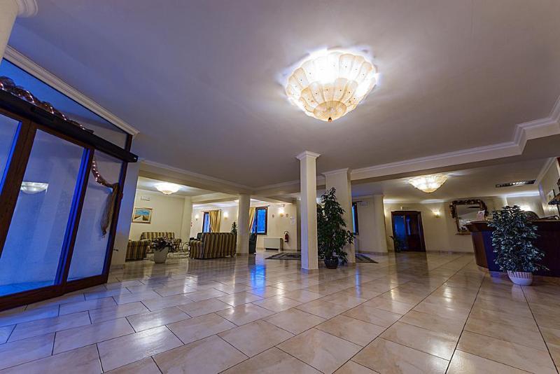Hotel Roma Domus 4*